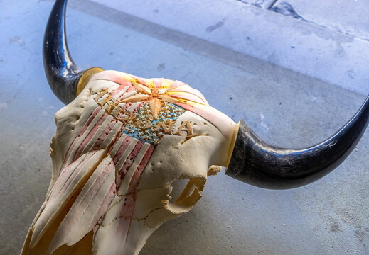 paintedsckullcarving